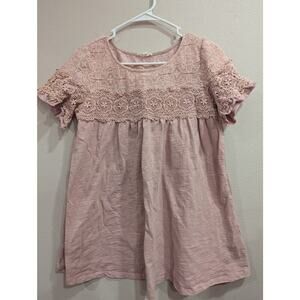 Dusty rose short sleeve blouse w/lace yoke detailing by Easel size Medium